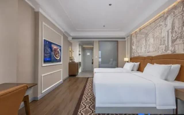 Vienna International Hotel（Dushanzi，at the Starting Point of Duku Highway，in the Gourmet Street））