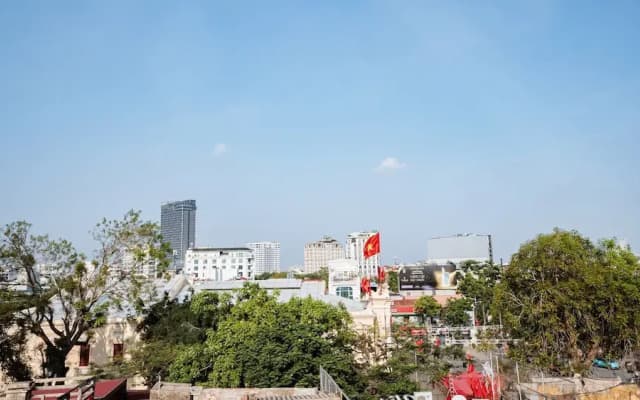 The Eastern Hotel & Apartment