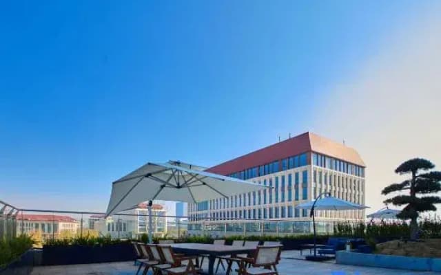 Huaxia Lakeside Resort Hotel