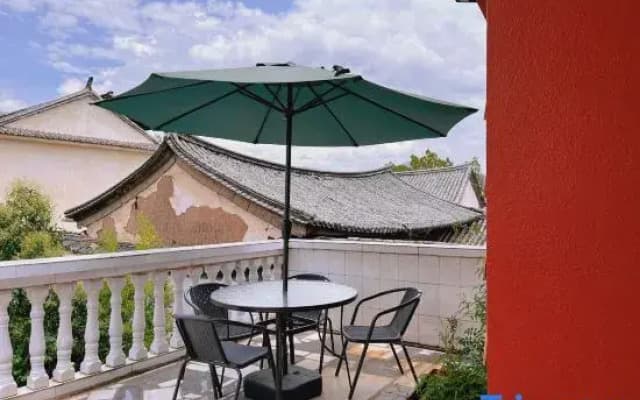 WeiShan Ancient City No. 16 Courtyard Boutique Homestay (Weishan Gongchen Tower)