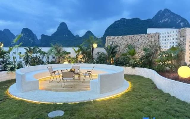 Yangshuo mu Jing shan yuan min su