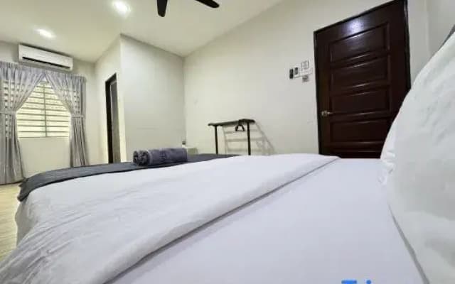 Taiping City Centre Landed Corner Lot for 12 Pax