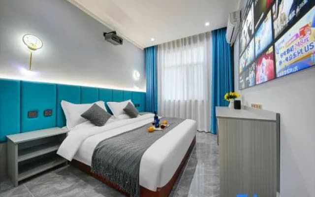 Taiyuan Yunding Light Luxury Hotel (Tongda Street Subway Station)