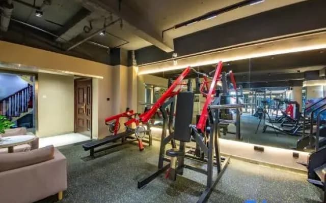 Yijia International Chain Hotel (Wuhan high-speed railway station Happy Valley)