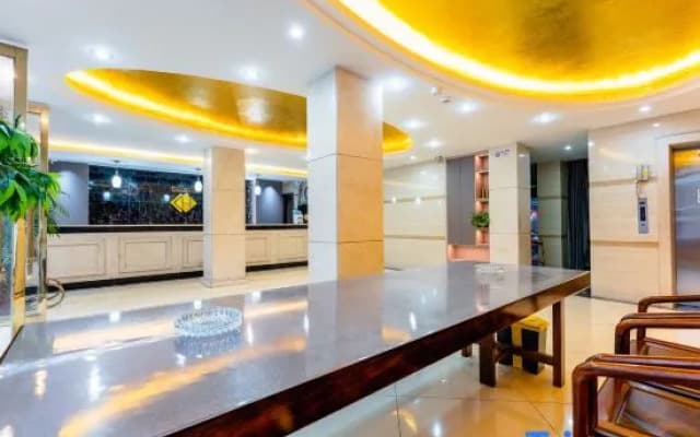 Chuhao Hotel (Yichun Baoli Commercial Street)