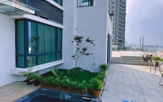 Tingfeng Lakeview Swimming Pool Vacation Boutique Stay (Baitengtou Seafood Market)