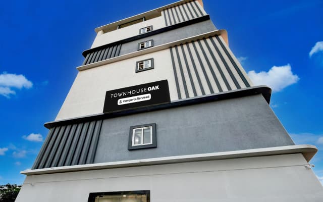 Super Townhouse Oak L B Nagar Metro Station