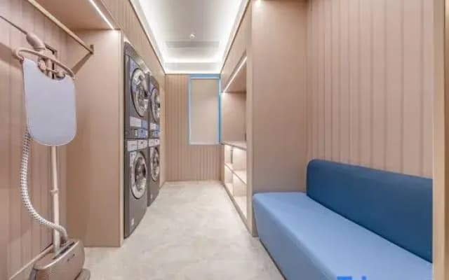 HanTing Hotel (Manas Zhonghua Road Fenghuang Commercial Building)