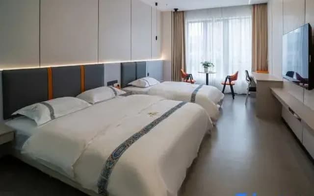 Zhujun Hotel (Neijiang High-speed Railway North Station Normal College)