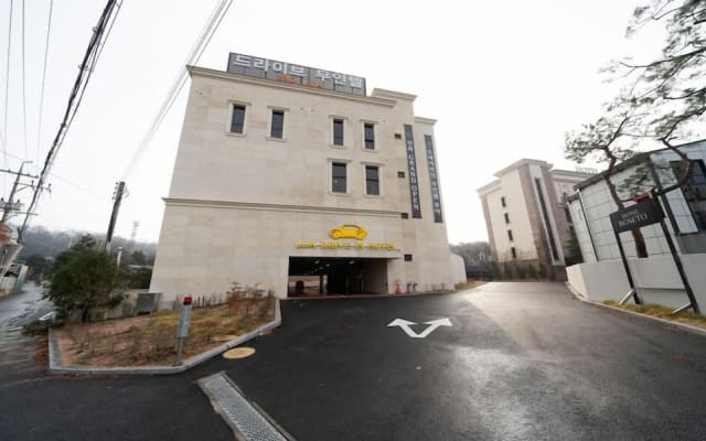 Pocheon LUA PREMIUM Drive-In Hotel