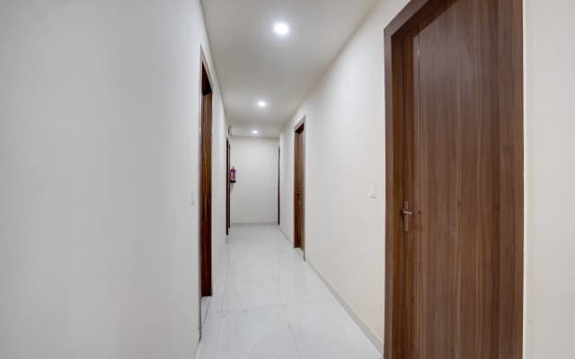 Super Hotel O Delhi Meerut Expressway Makanpur Formerly Crystal 24
