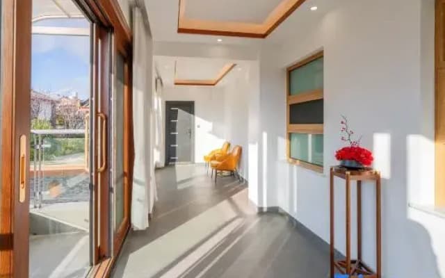 Xiangju·Sunrise Golden Mountain Designer Homestay