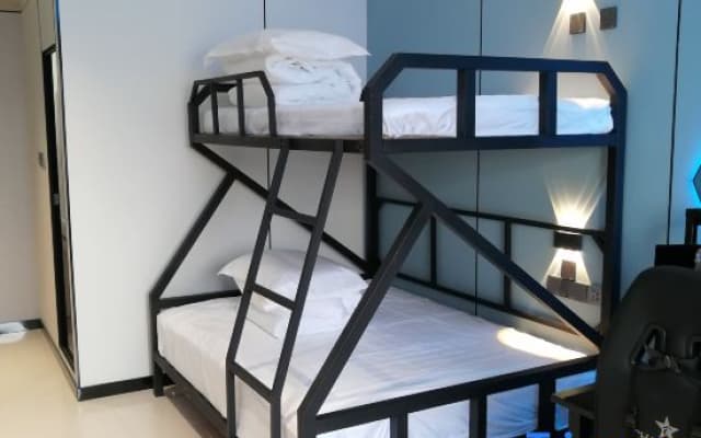 Jinzuo E-Sports Hotel (Linyi Huitong Darunfa)