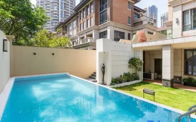 Wind & Water Nautical Club | Poolside Holiday Villa (Golden Coast Luojia Temple Branch)