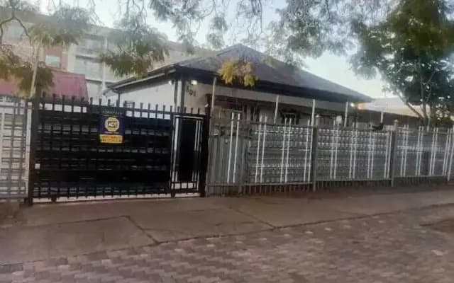 Las Palmas Day & Night Guest House