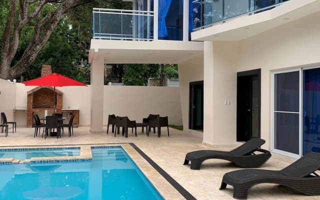 Luxurious Bright and Stylish, 7 Bedroom Villa