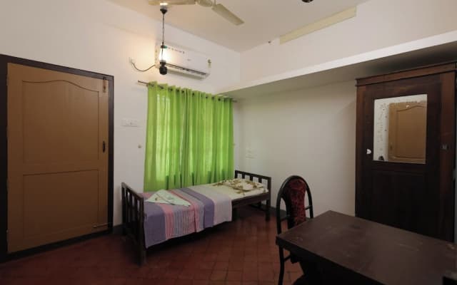 Taaraa Loca - Yoga Spiritual n Dorms