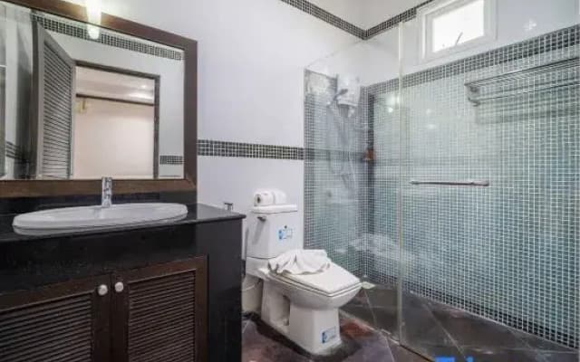 RimLay Beachfront Pool Villa 5 Bedroom