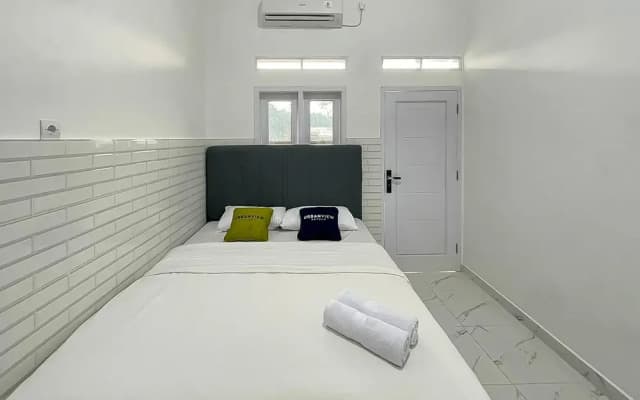 Urbanview Syariah Sasarengan Inn Near Rsud Waled Cirebon