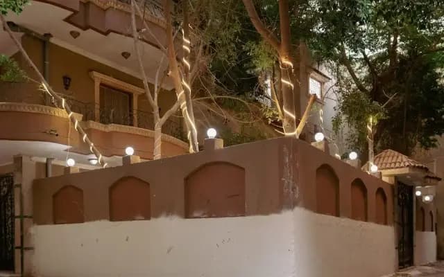Pyramids Lodge