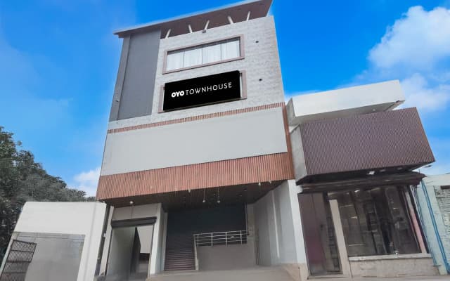 Super Townhouse DSIDC Bawana Formerly Kanhaiya Residency