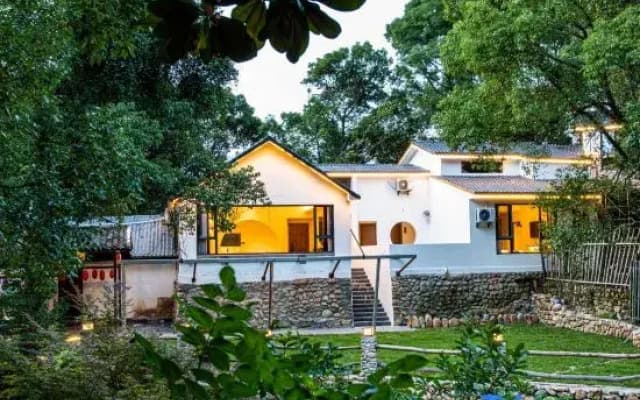 Floral Hotel·Laigui road Wang hotel (Donglin Temple Lushan cableway store)