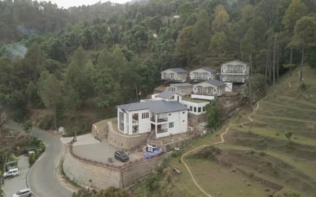 Spellmount - Himalayan View Infinity Pool Resort In Kausani