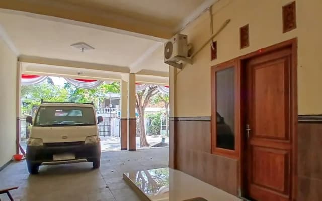 RedDoorz @ Dien Homestay Syariah Alun-alun Pasuruan