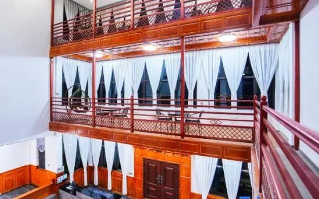 Snow Oxygen Cloud Villa | 360° Panorama Temple View Hotel (Songzanlin Temple)