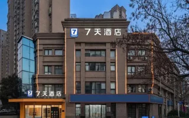 7Days Inn Hotel (Xuzhou East High-Speed Railway Station Jinlong Lake Subway Station)