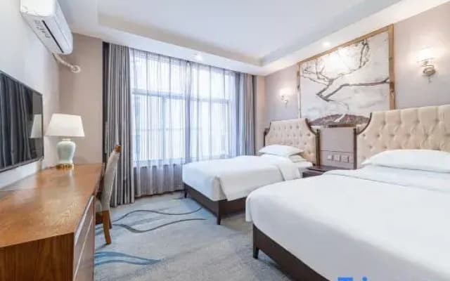 Lintao Yijing Oriental Hotel