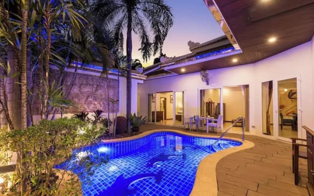 Luxury 3BR Pool Villa Pratamnak Soi5 - 50m to Beach