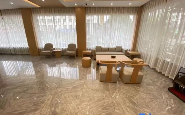 Haven Smart Hotel  (Xinyang Huaibin Minzheng Road Branch)