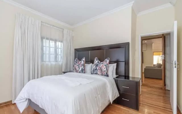 Super Spacious Fun Home! With Pool, Den and Bar