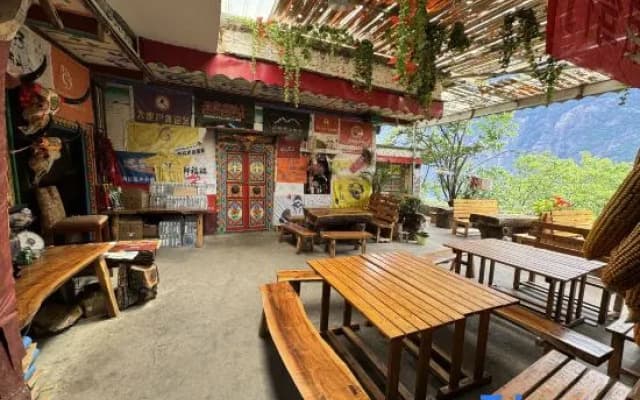 Danba Jiarong Renjia Inn
