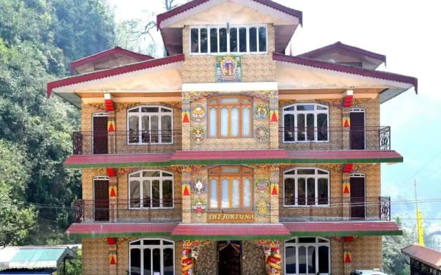 The Fortuna Hotel Lachen by Baizus