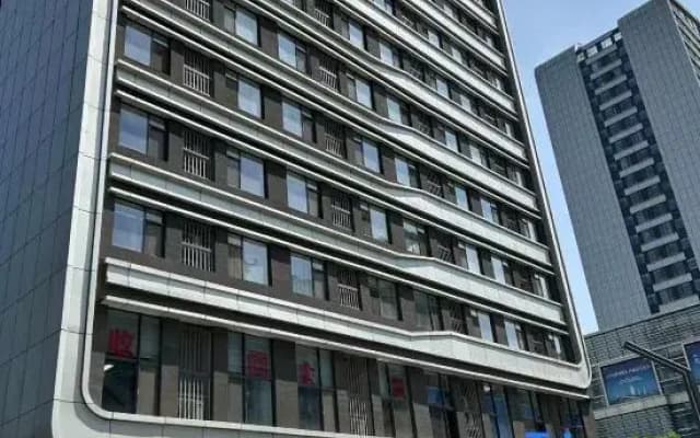 F Hotel (Longhu Jinan Olympic Sports Center Sky Street CBD Central Plaza)