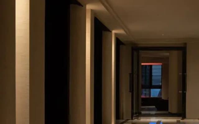 Yi Chi · Particle Hotel (Huayuan Garden Shopping Mall Songhua Road Subway Station Store)