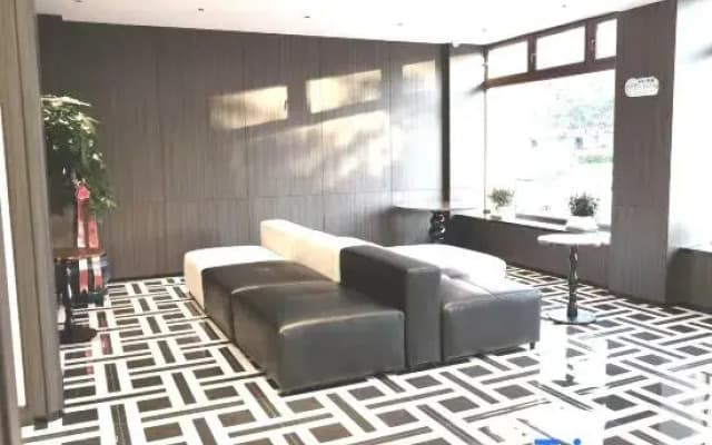 Lingji Aesthetic Hotel (People's Square Jilin University Second Hospital)