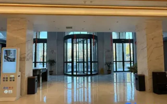 YiBon International Hotel (Hebi City Government Century Plaza Branch)