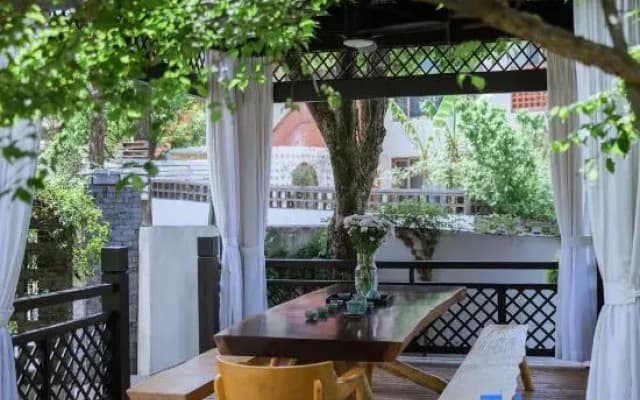 Jiacao Courtyard Guesthouse
