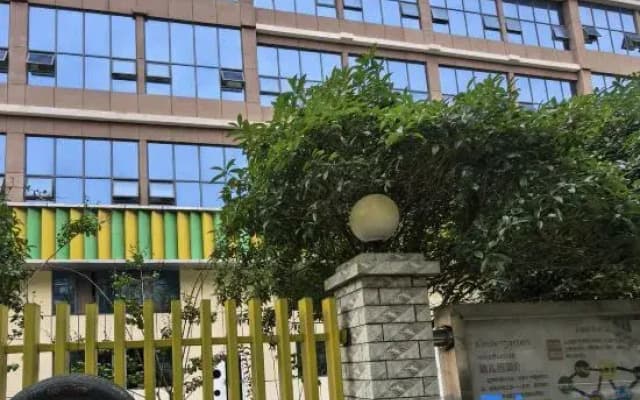 Youngsun Seasons Hotel(Zhenfu&Yunxi Middle School)