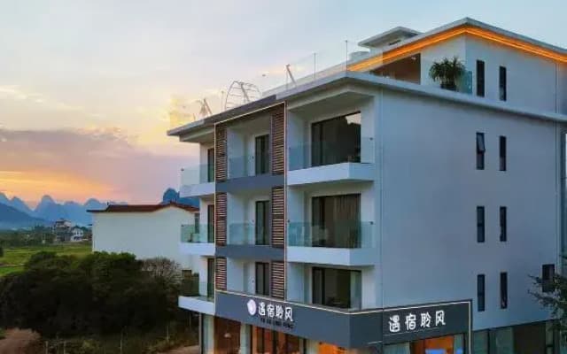 Yusu Lingfeng Homestay (Yangshuo Yulong River Jinlong Parade)