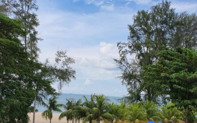 By the Sea Beach Luxury Resort - Batu Ferringhi