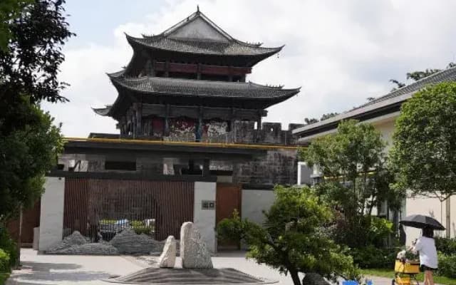 Tengchong Nuanrenju Hot Spring Homestay (Wenxinglou Branch)