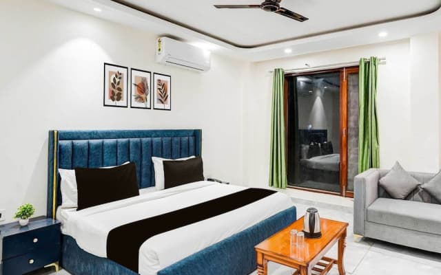 Hotel O Sector 18 Noida