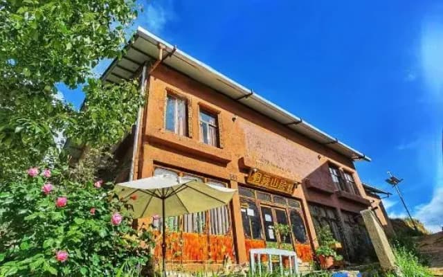 Shangri-La Guicang Mountain Residence Scenic Inn (Dukezong Ancient City)