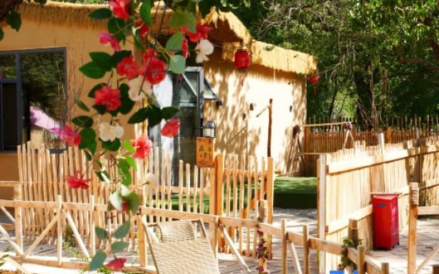 Dunhuang Yuanshe Leisure Vacation Homestay