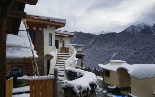 Four Girls Mountain Lanxi Wild Luxury Hotel (Changpinggou Scenic Area Branch)