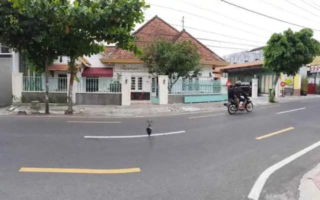 Reisban Coffee Shop and Hostel